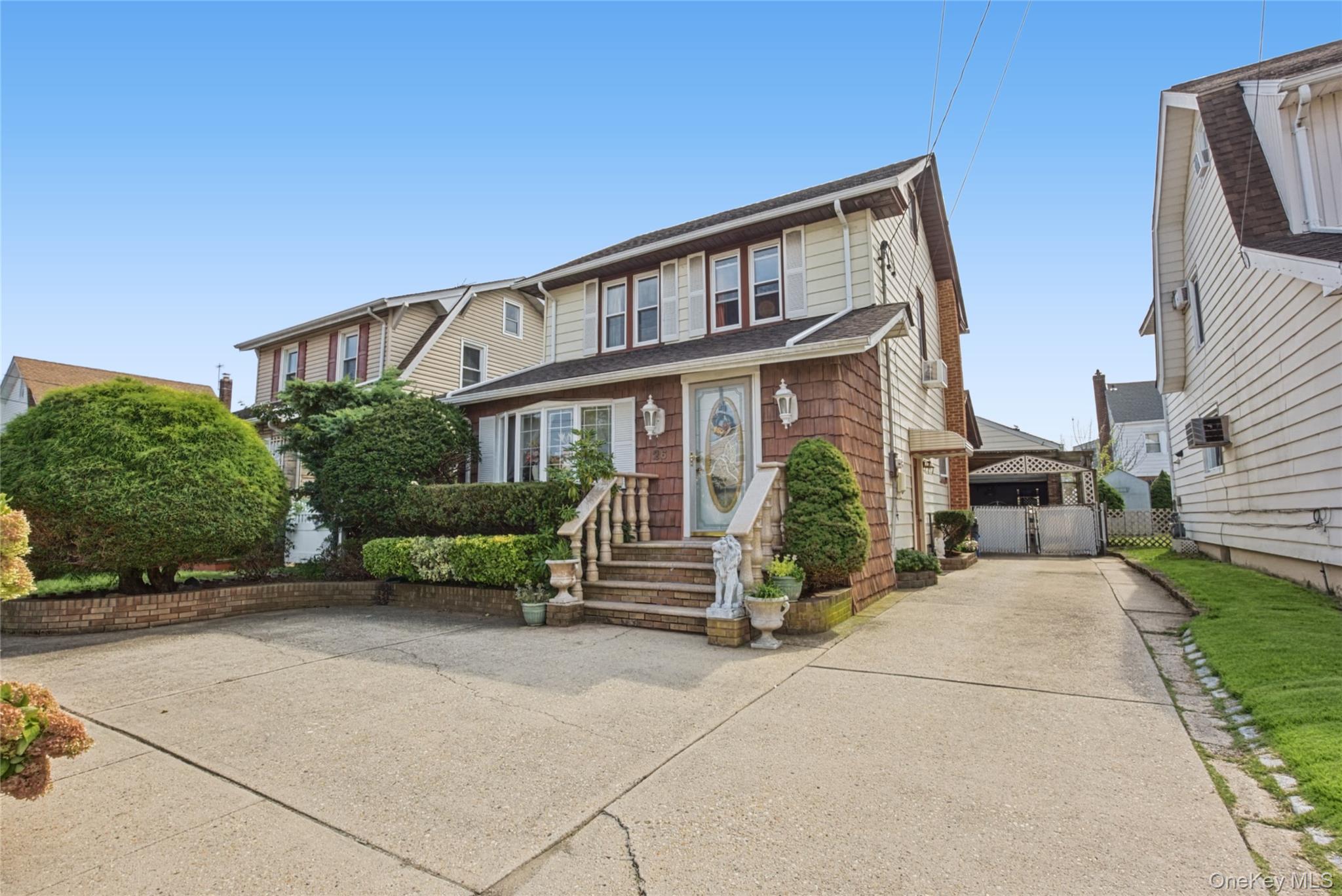 26 E Oxford Street – For Sale photo 2