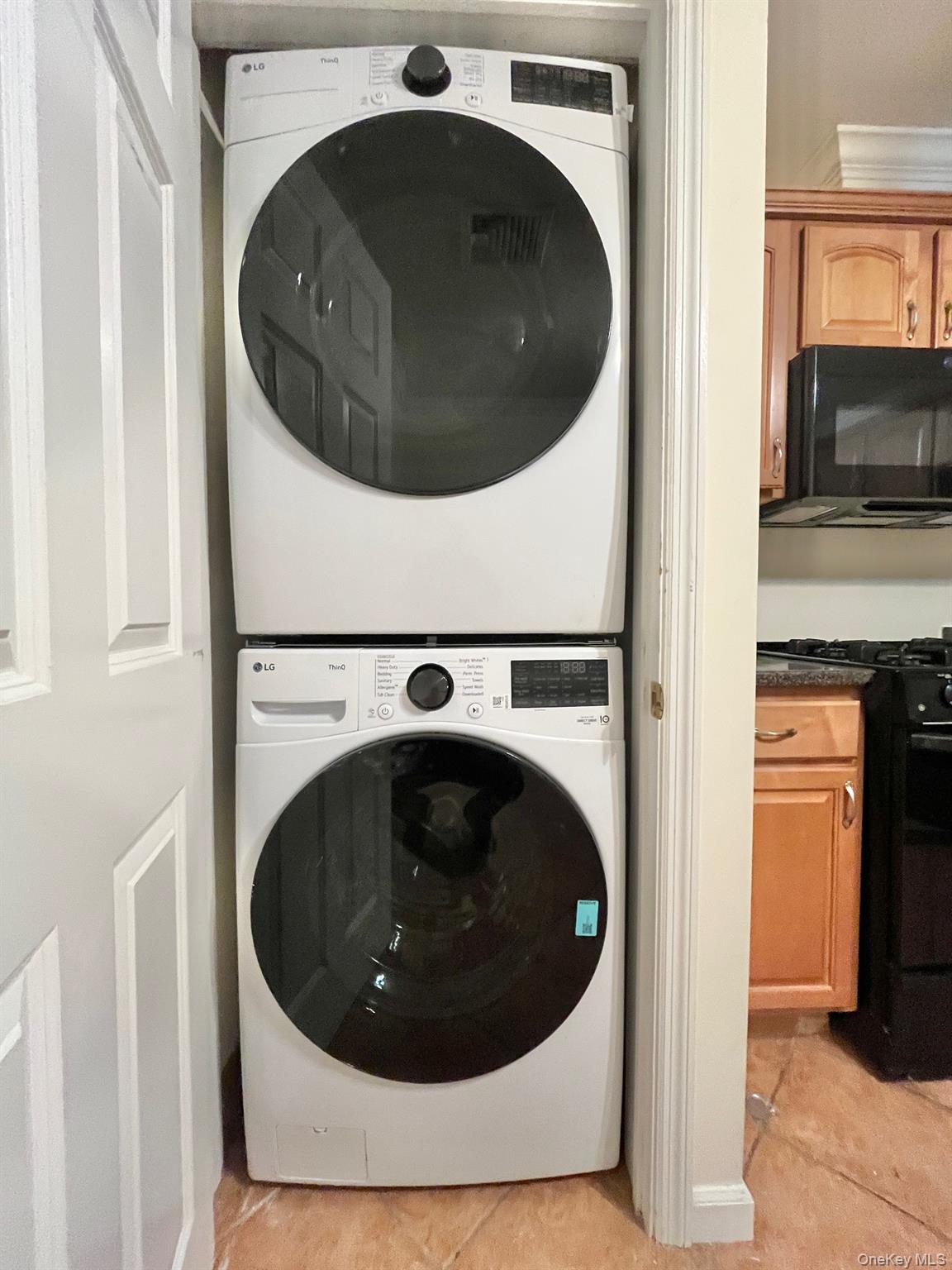 153 Montgomery Avenue, Unit B photo 16