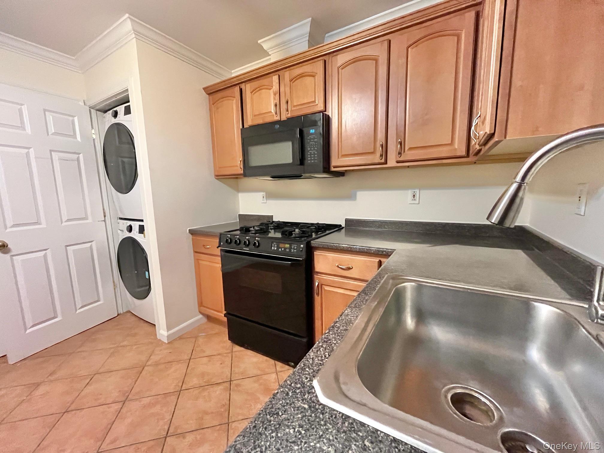 153 Montgomery Avenue, Unit B photo 4