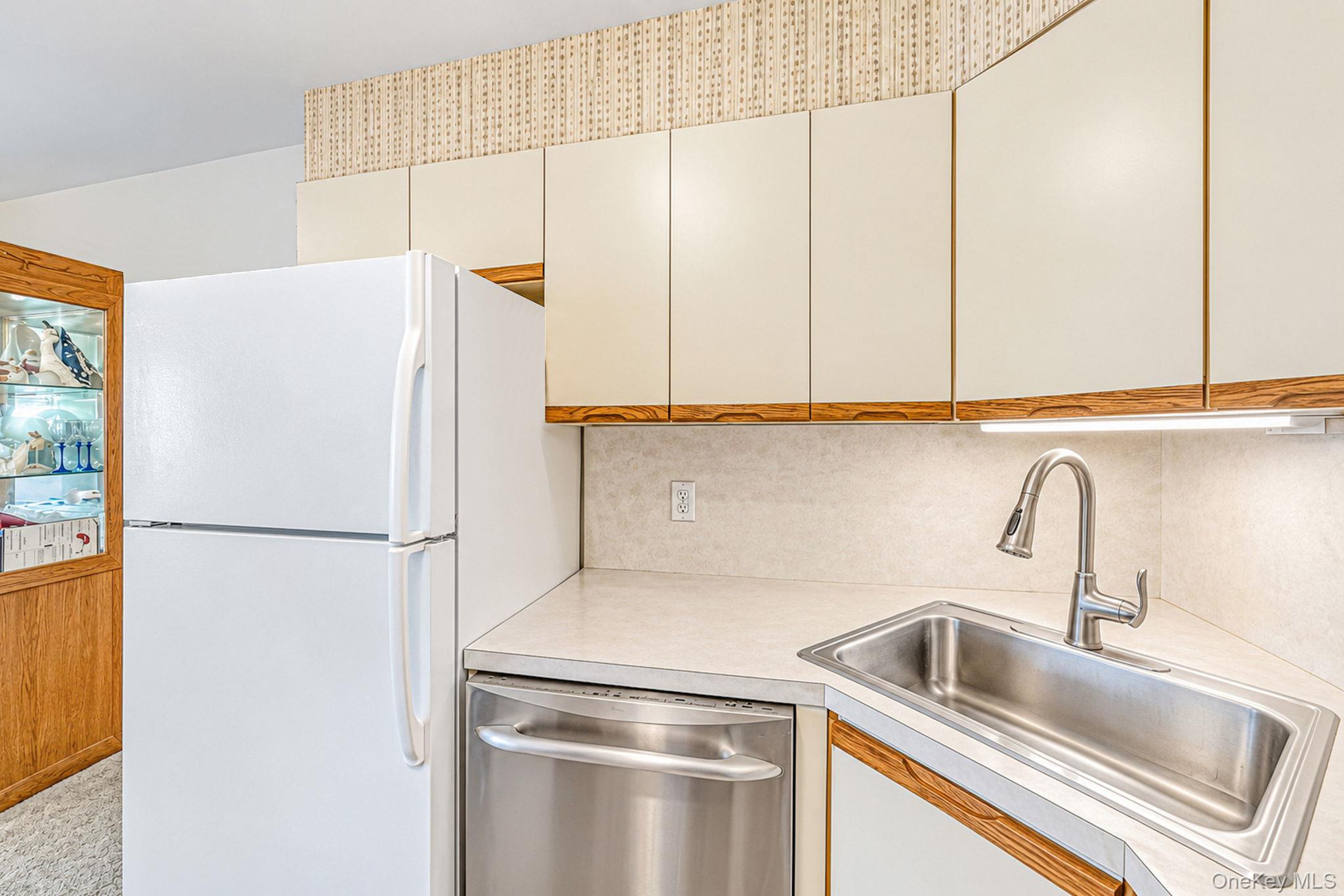 11 E Hollywood Avenue – For Sale photo 21