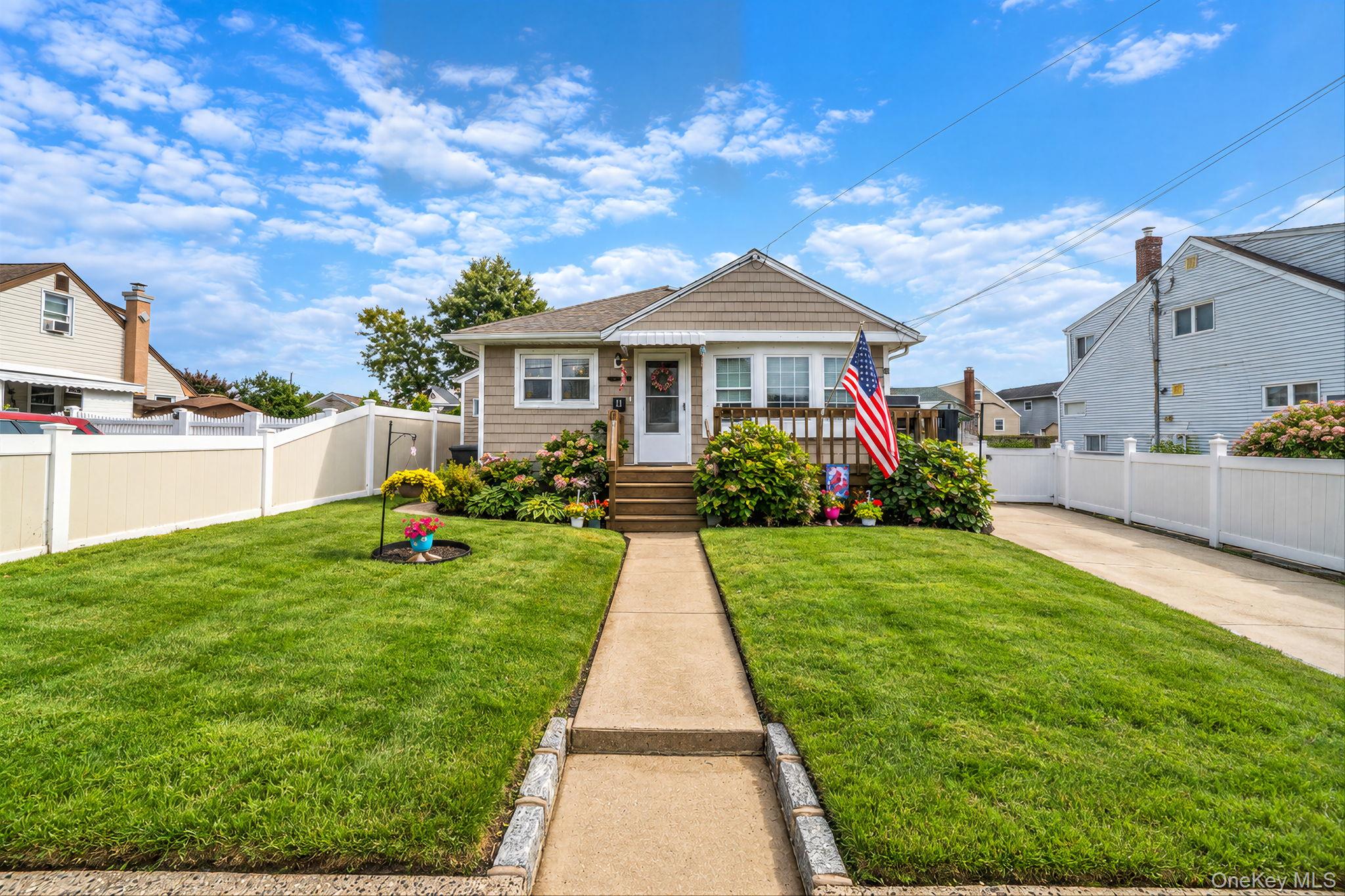 11 E Hollywood Avenue – For Sale
