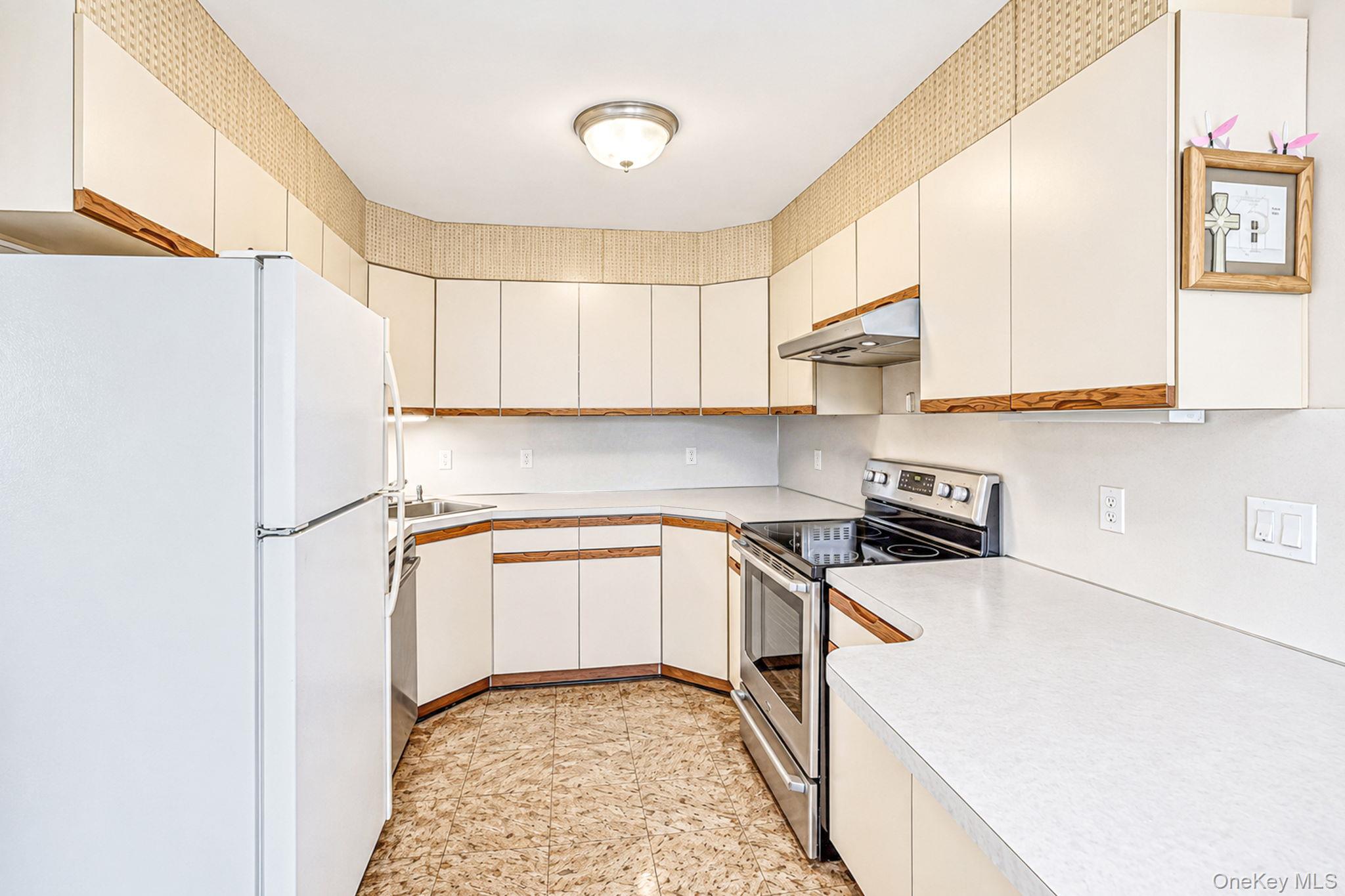 11 E Hollywood Avenue – For Sale photo 19