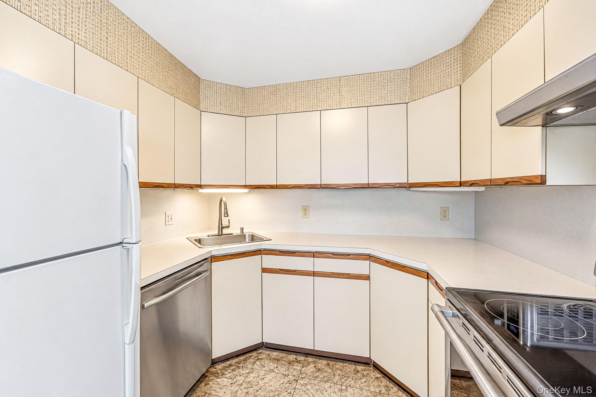 11 E Hollywood Avenue – For Sale photo 20