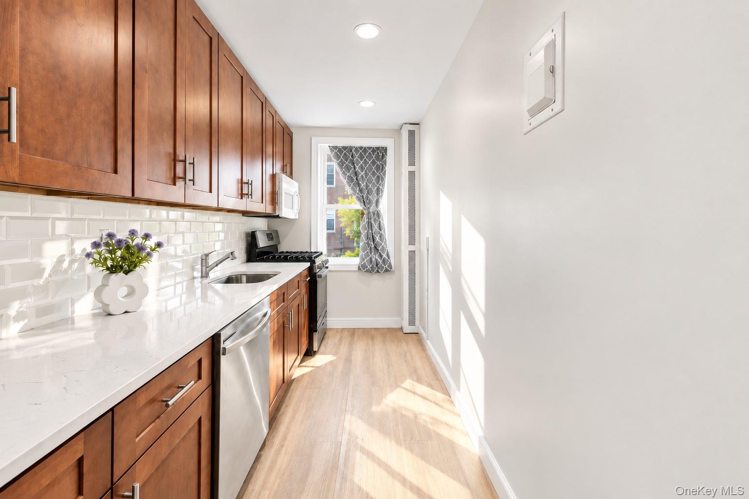 811 Bronx River Road, Unit 3H photo 4