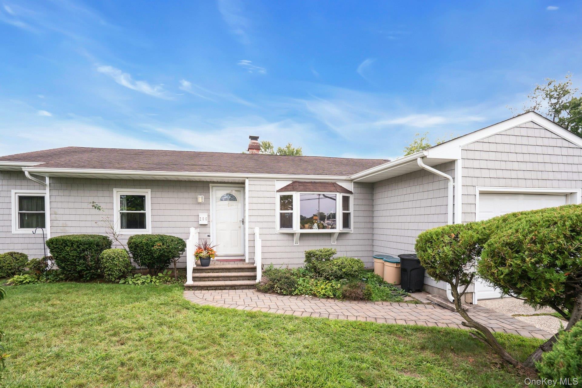 206 Alkier Street – For Sale