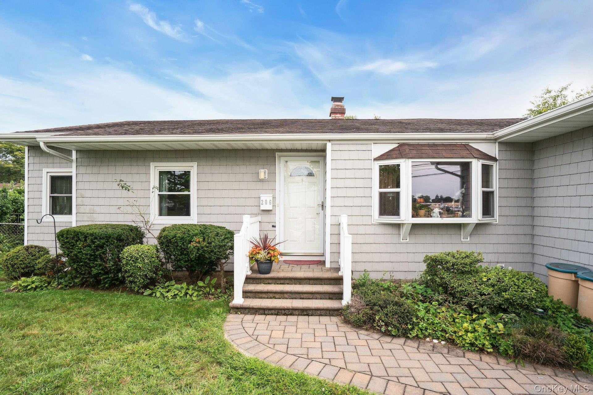 206 Alkier Street – For Sale photo 2