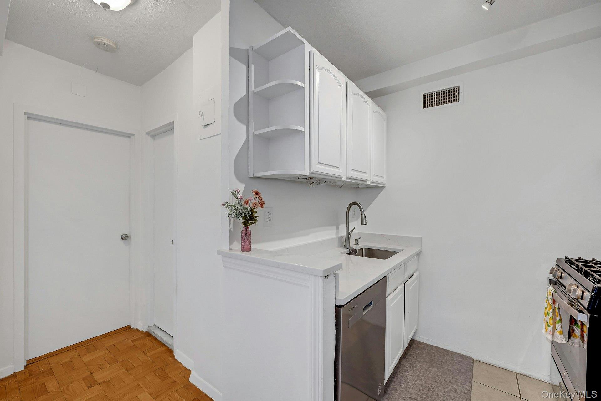 2400 Johnson Avenue, Unit 4G photo 5