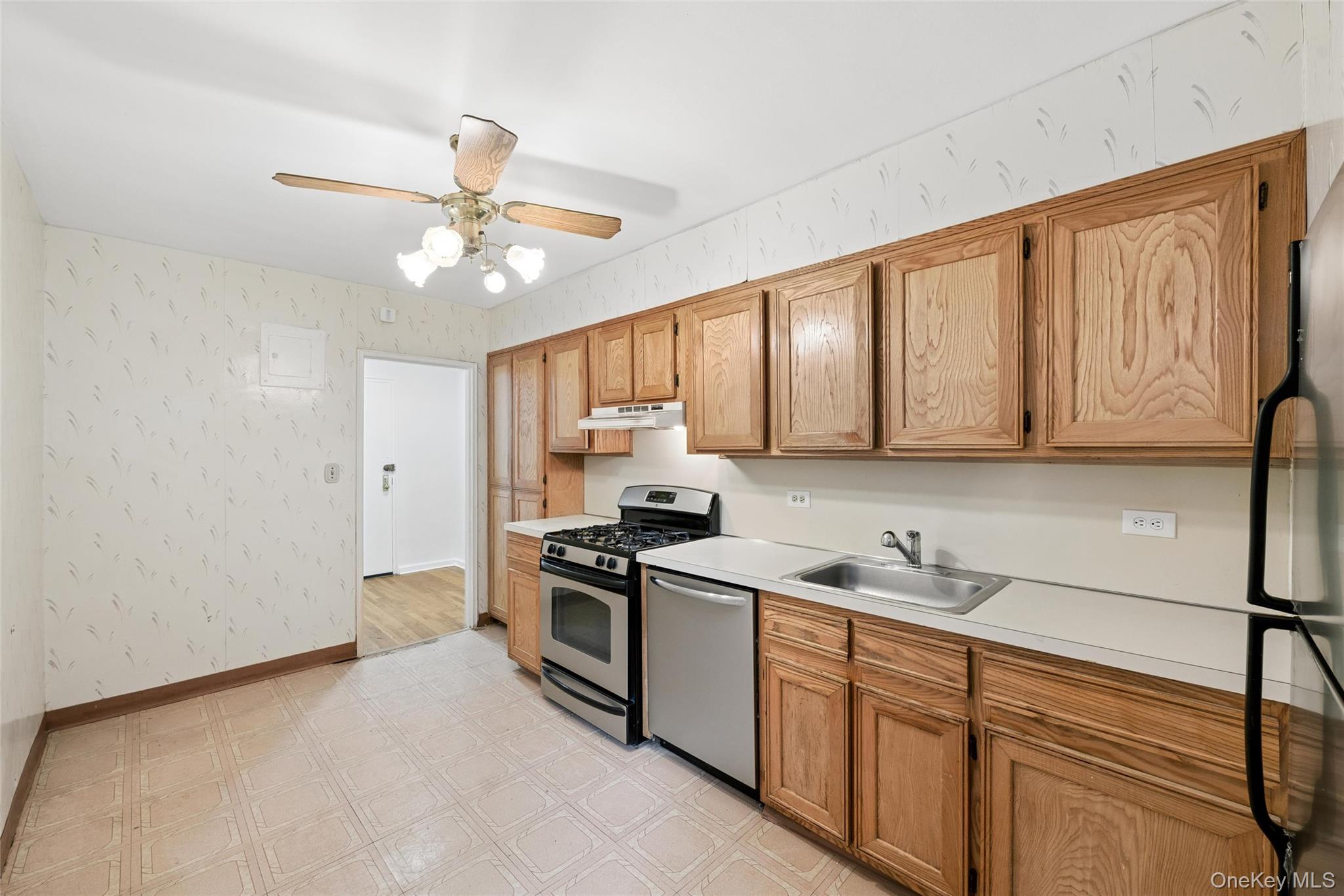 23-35 Bell Blvd., Unit 4H photo 6