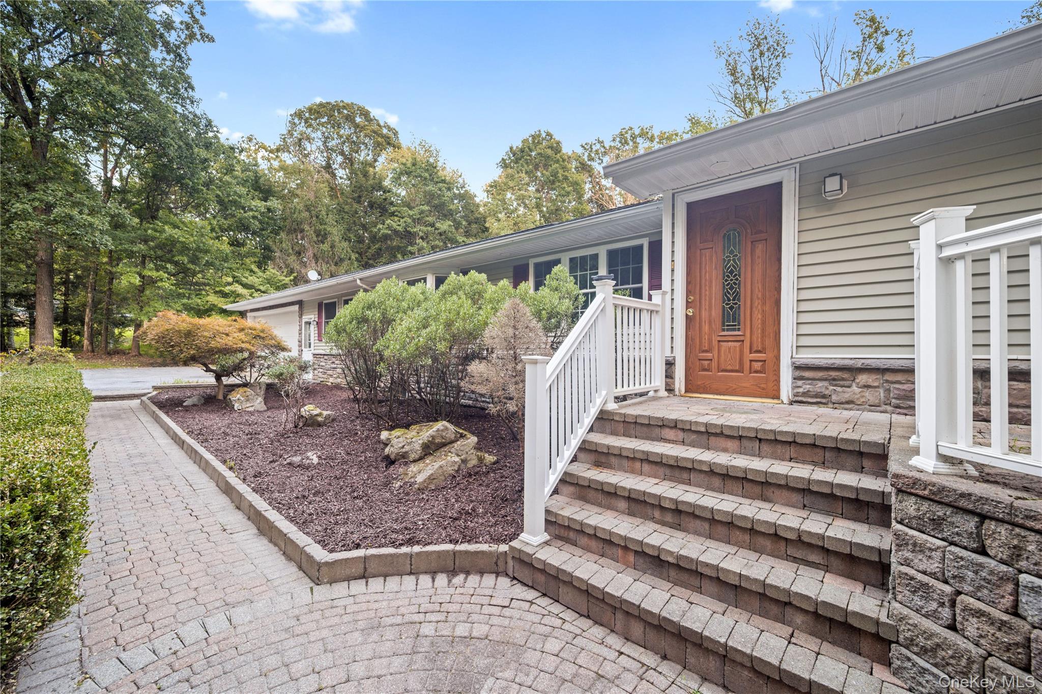 48 Theresa Boulevard – For Sale photo 2