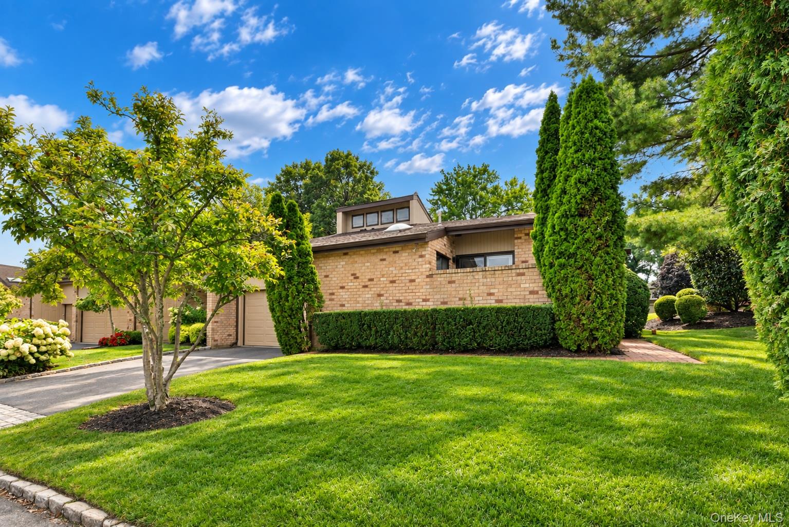 19 Woodcrest Drive – For Sale