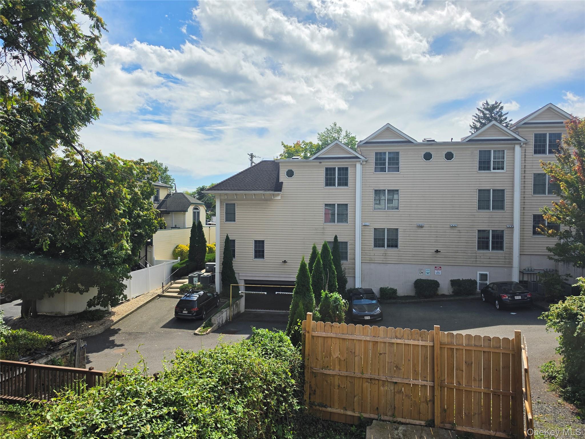 33 E Catherine Street – For Sale photo 38