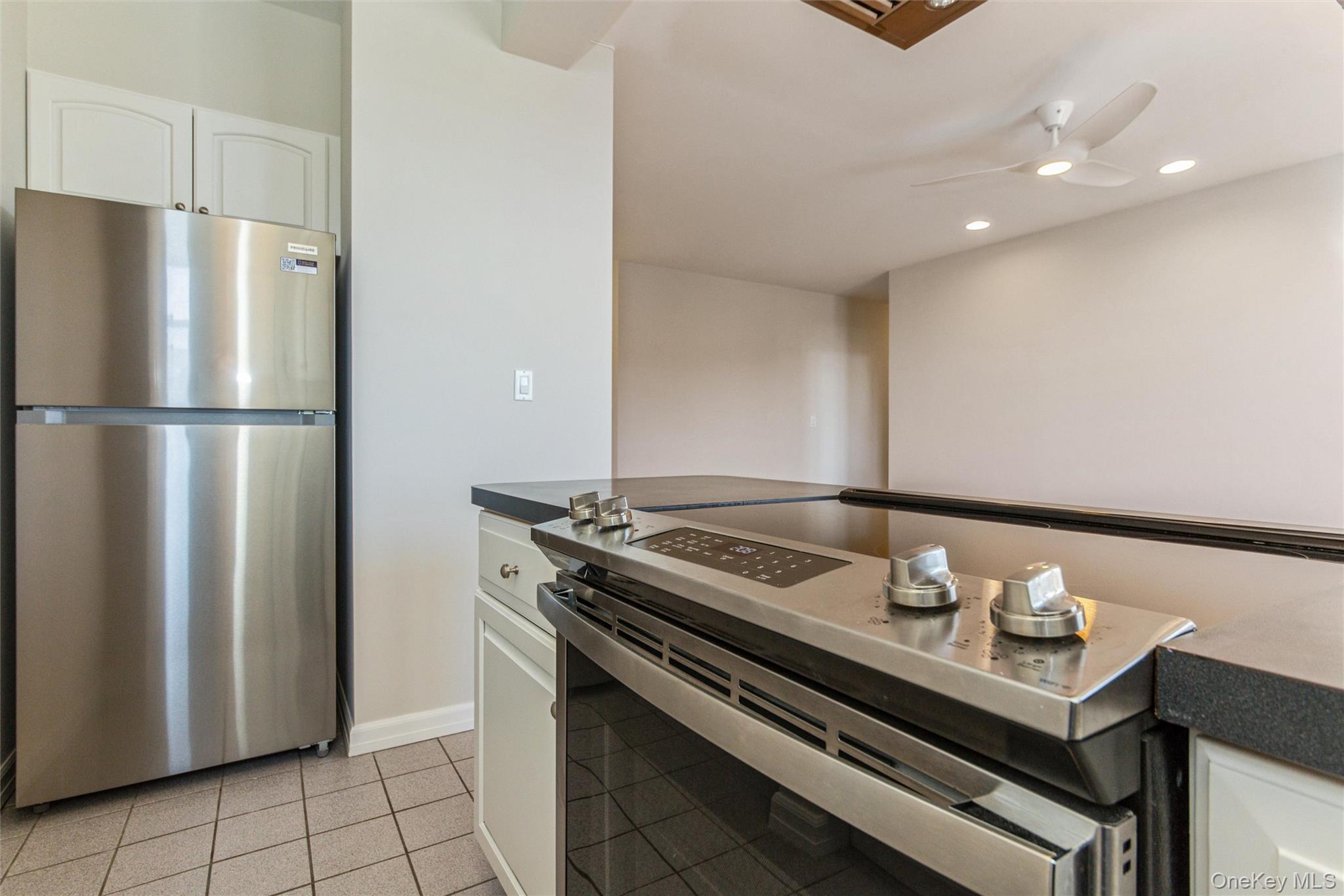 25 W Broadway, Unit 503 photo 7