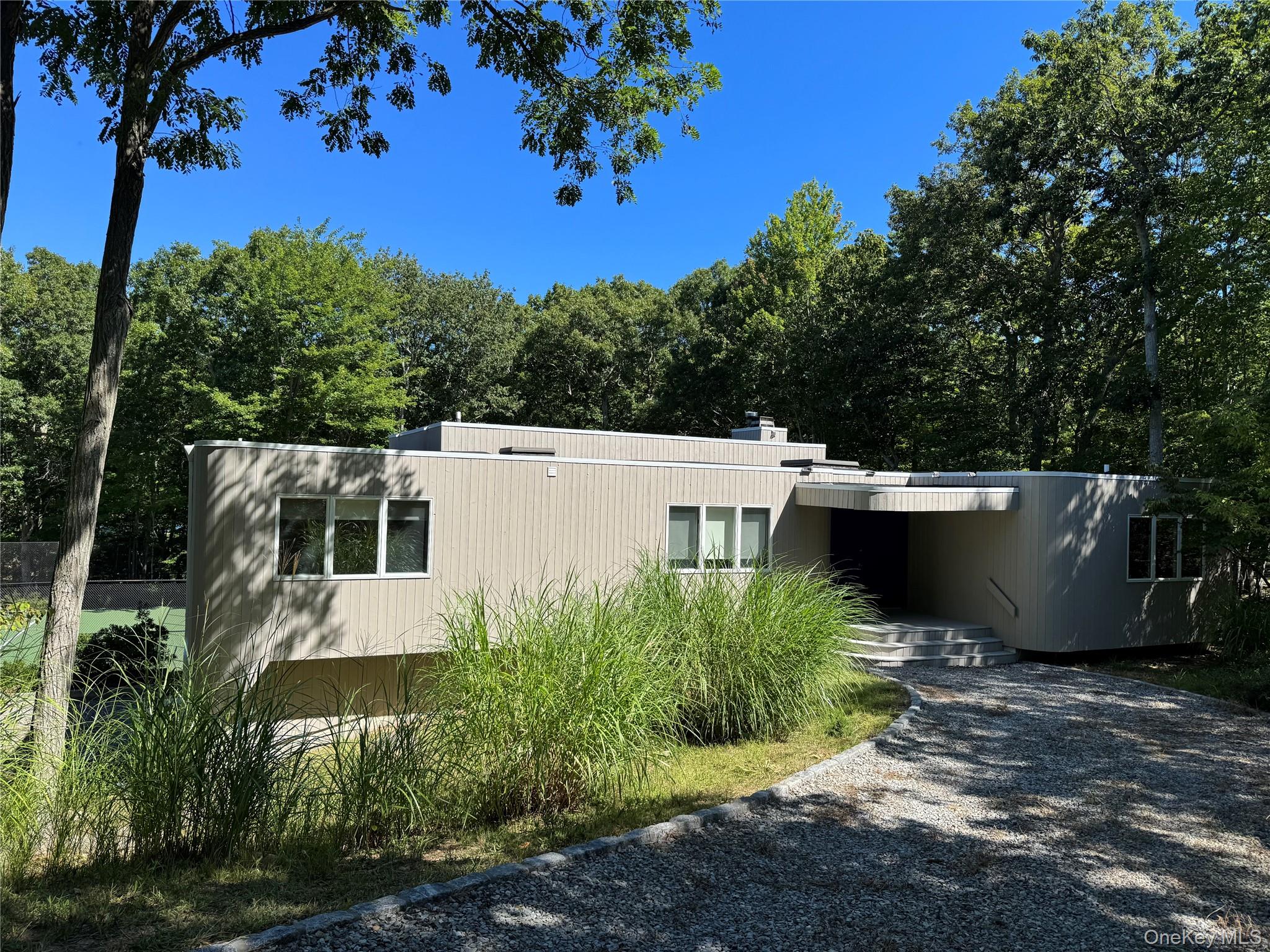 2 Little Court – For Sale photo 2