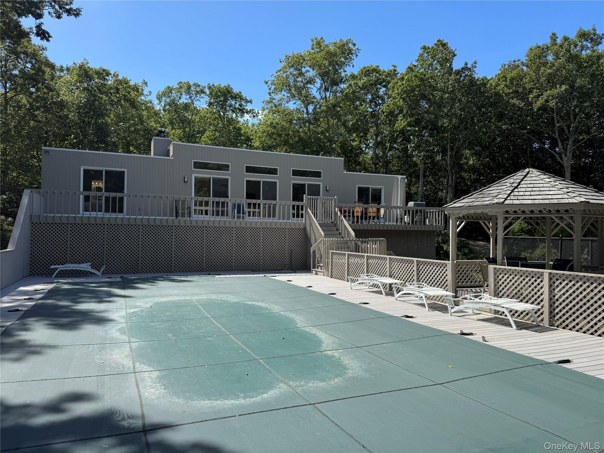 2 Little Court – For Sale