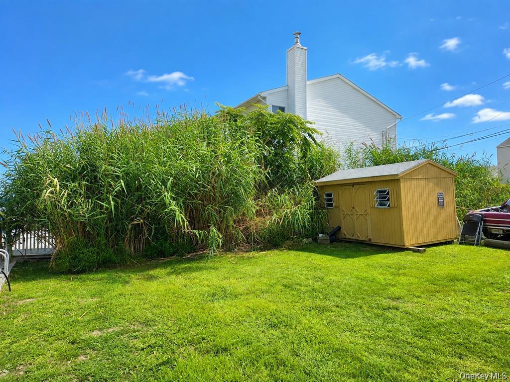2706 Peconic Avenue – For Rent photo 7