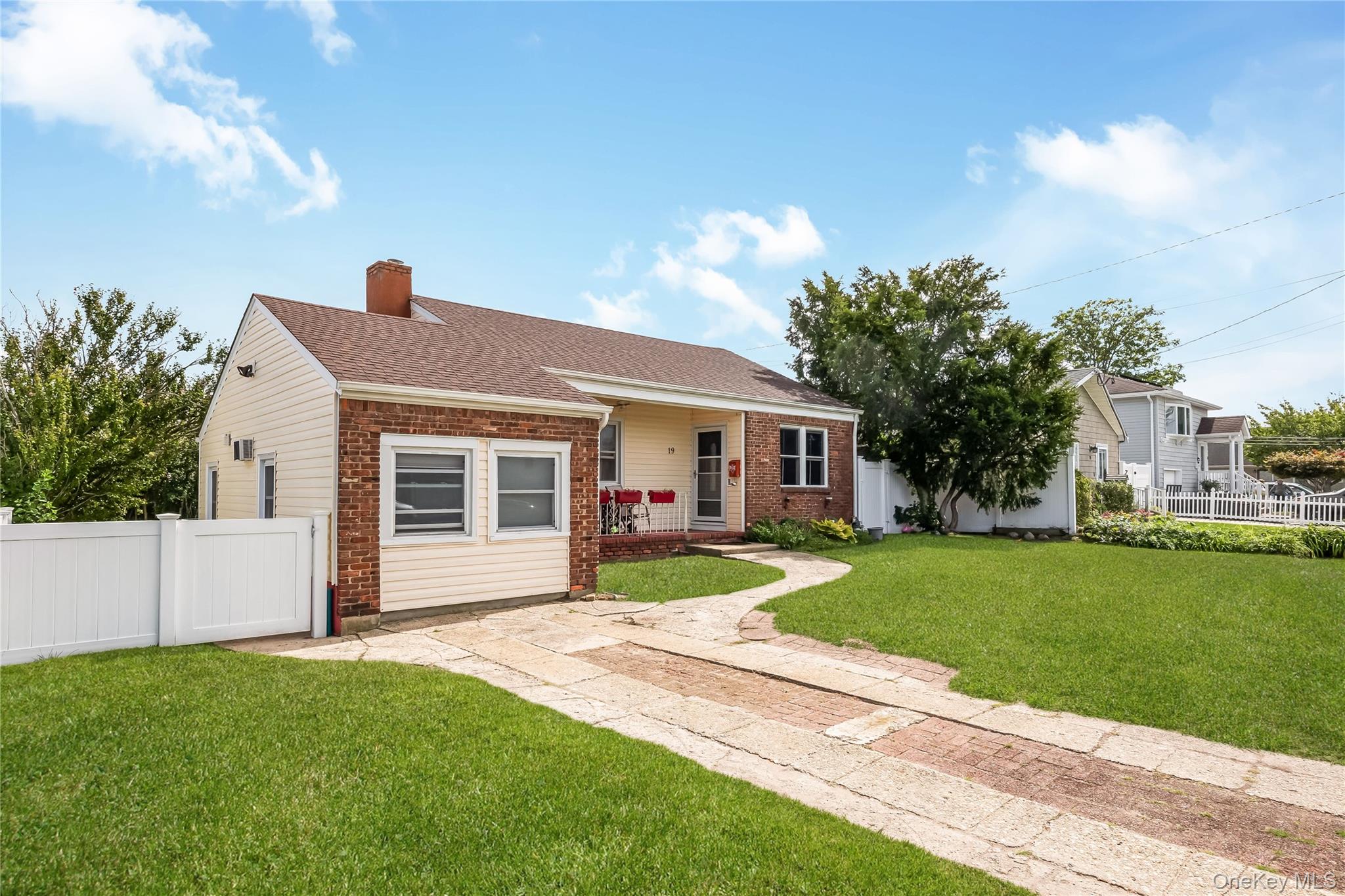 19 Rainbow Lane – For Sale photo 2