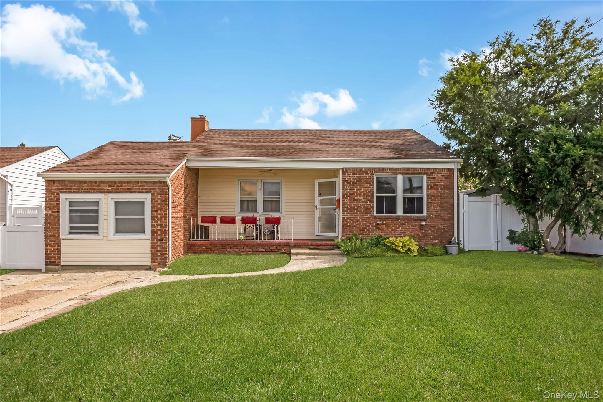 19 Rainbow Lane – For Sale