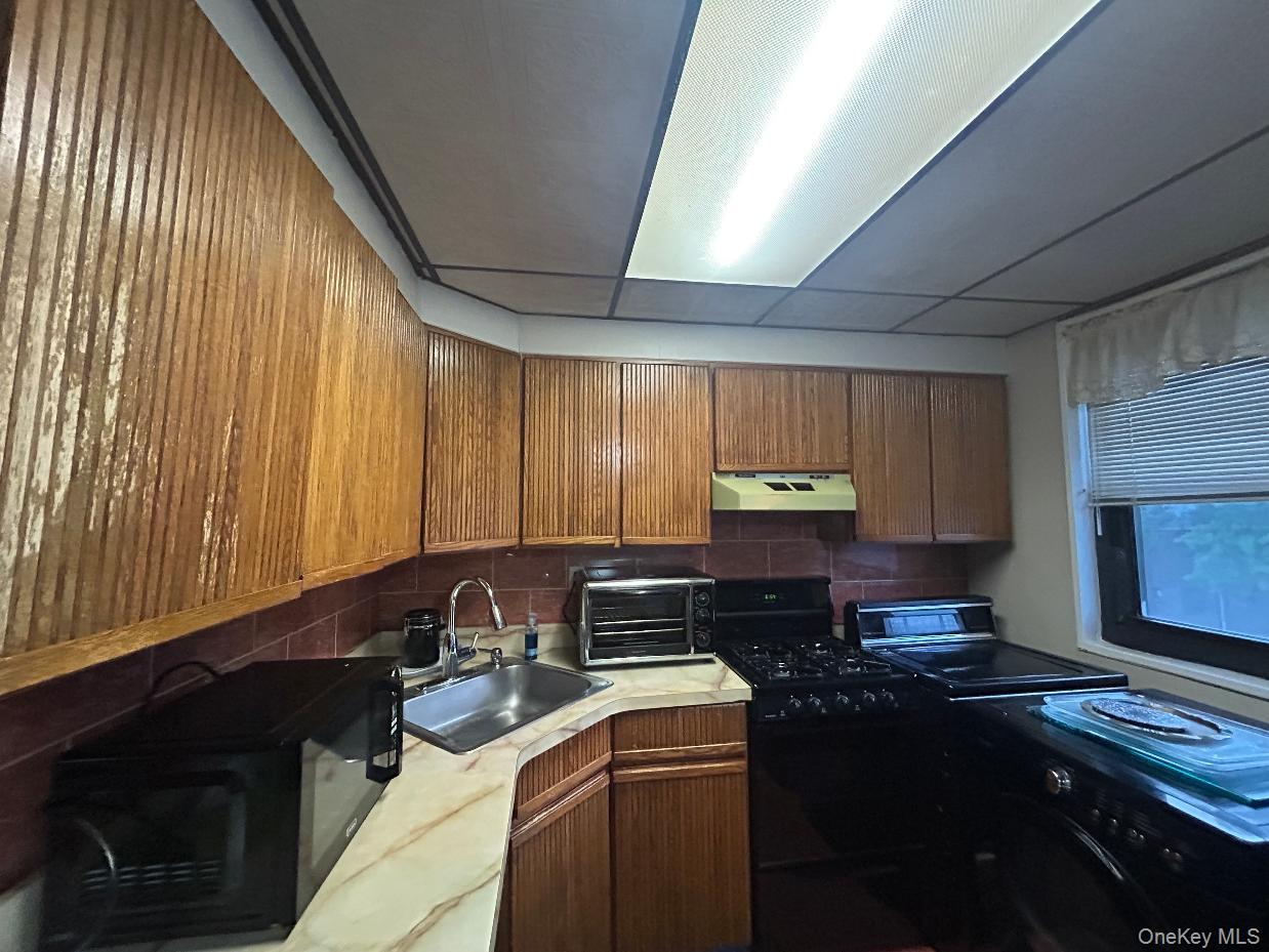 160-19 17th Avenue, Unit 6-400 photo 2