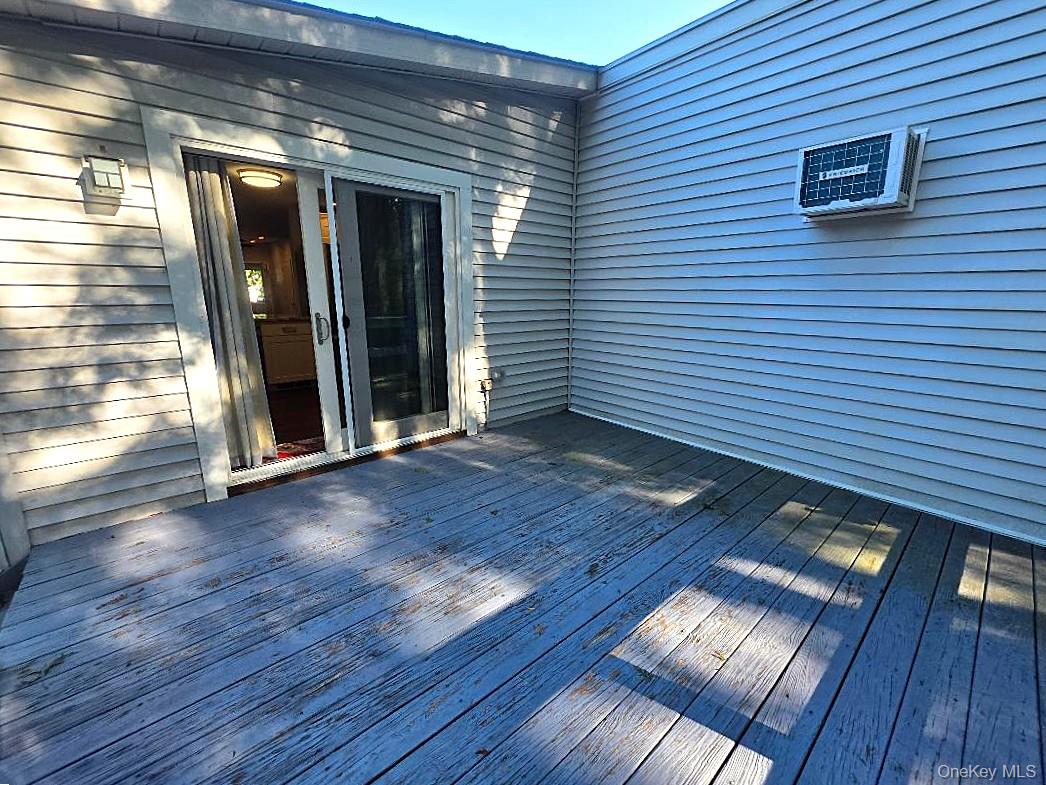 201 Village Circle W – For Sale photo 16