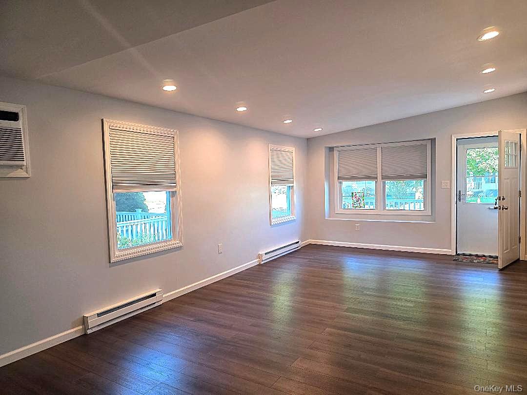 201 Village Circle W – For Sale photo 4