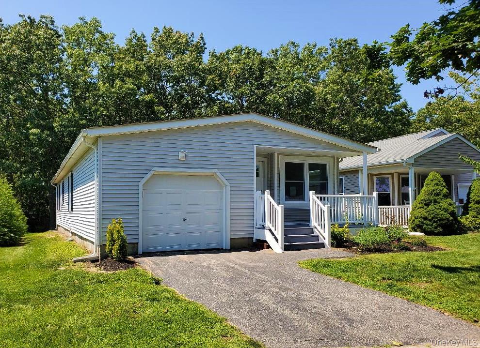 201 Village Circle W – For Sale photo 2