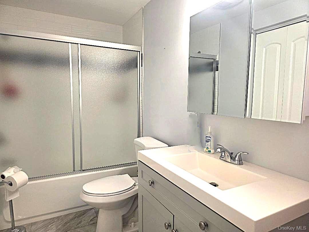 201 Village Circle W – For Sale photo 11