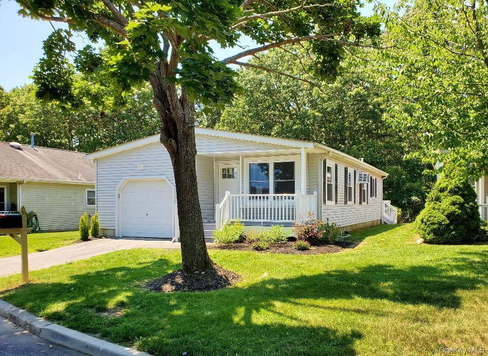 201 Village Circle W – For Sale photo 3