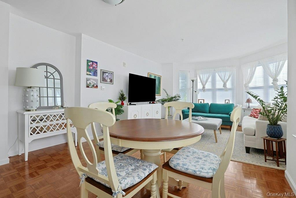207 Sutton Drive, Unit 207 photo 9