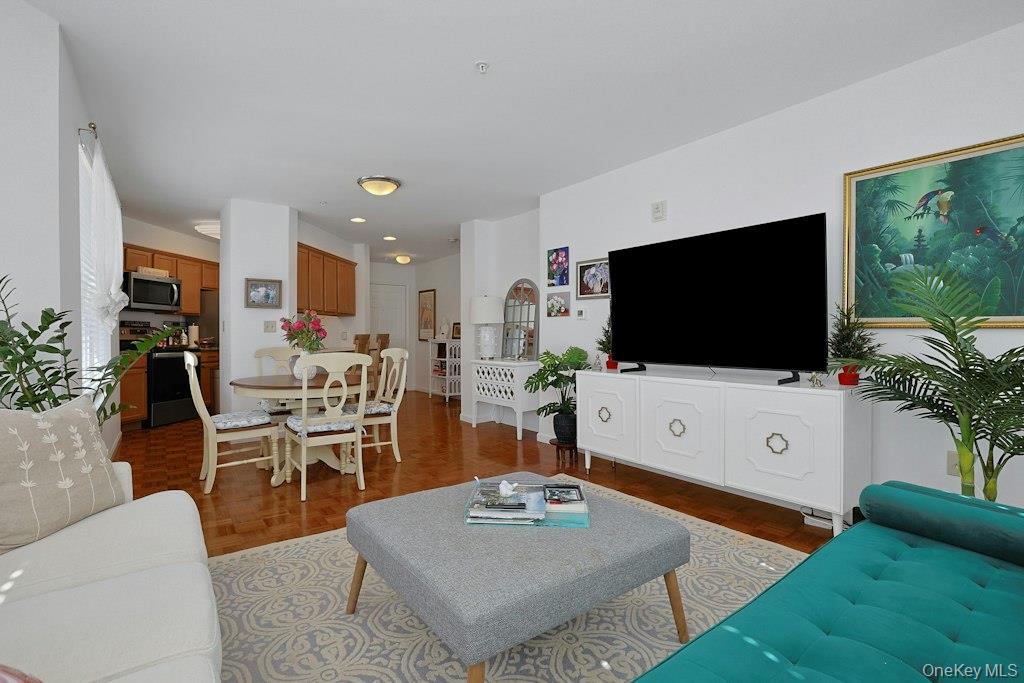 207 Sutton Drive, Unit 207 photo 3