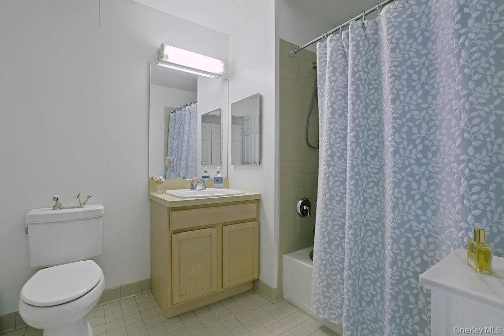 207 Sutton Drive, Unit 207 photo 17