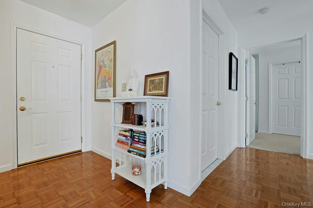 207 Sutton Drive, Unit 207 photo 5