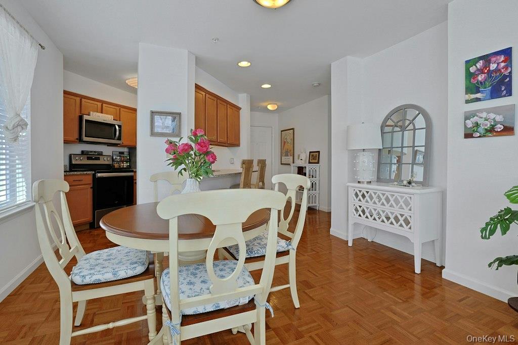 207 Sutton Drive, Unit 207 photo 11