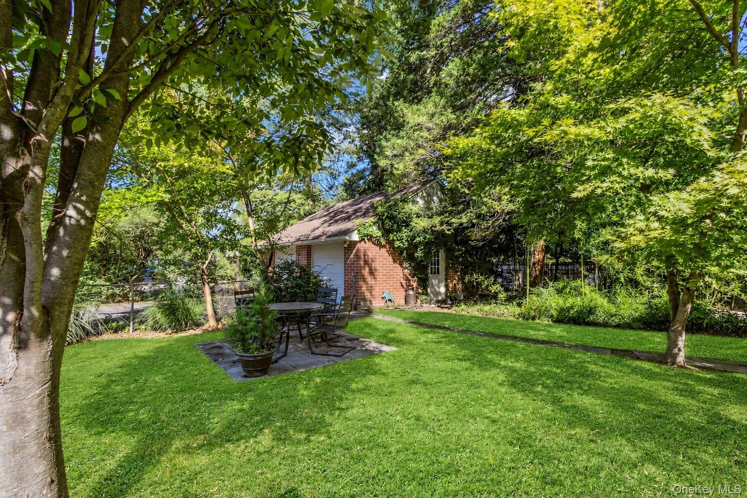 160 N Broadway – For Sale photo 29