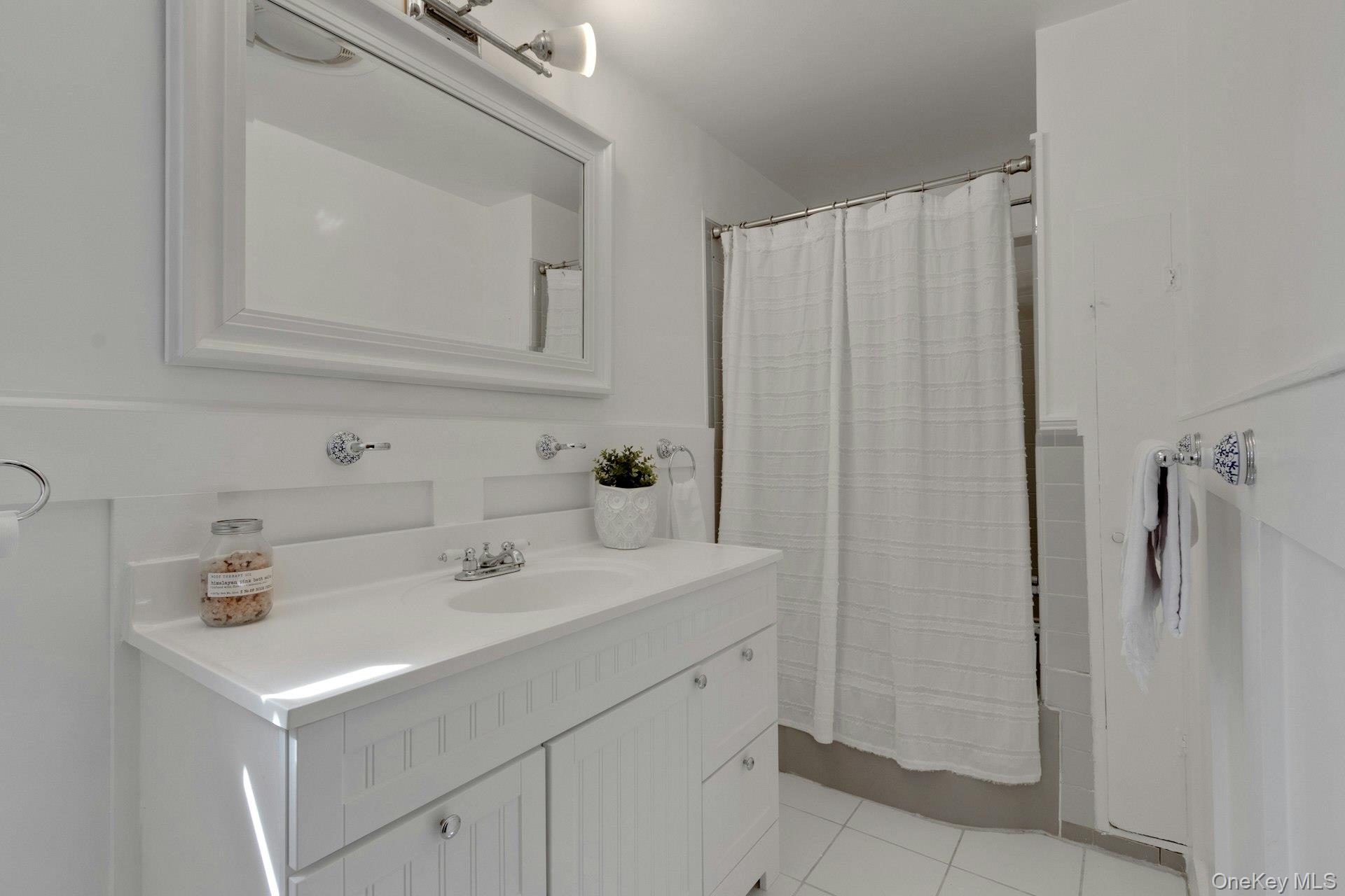 160 N Broadway – For Sale photo 13