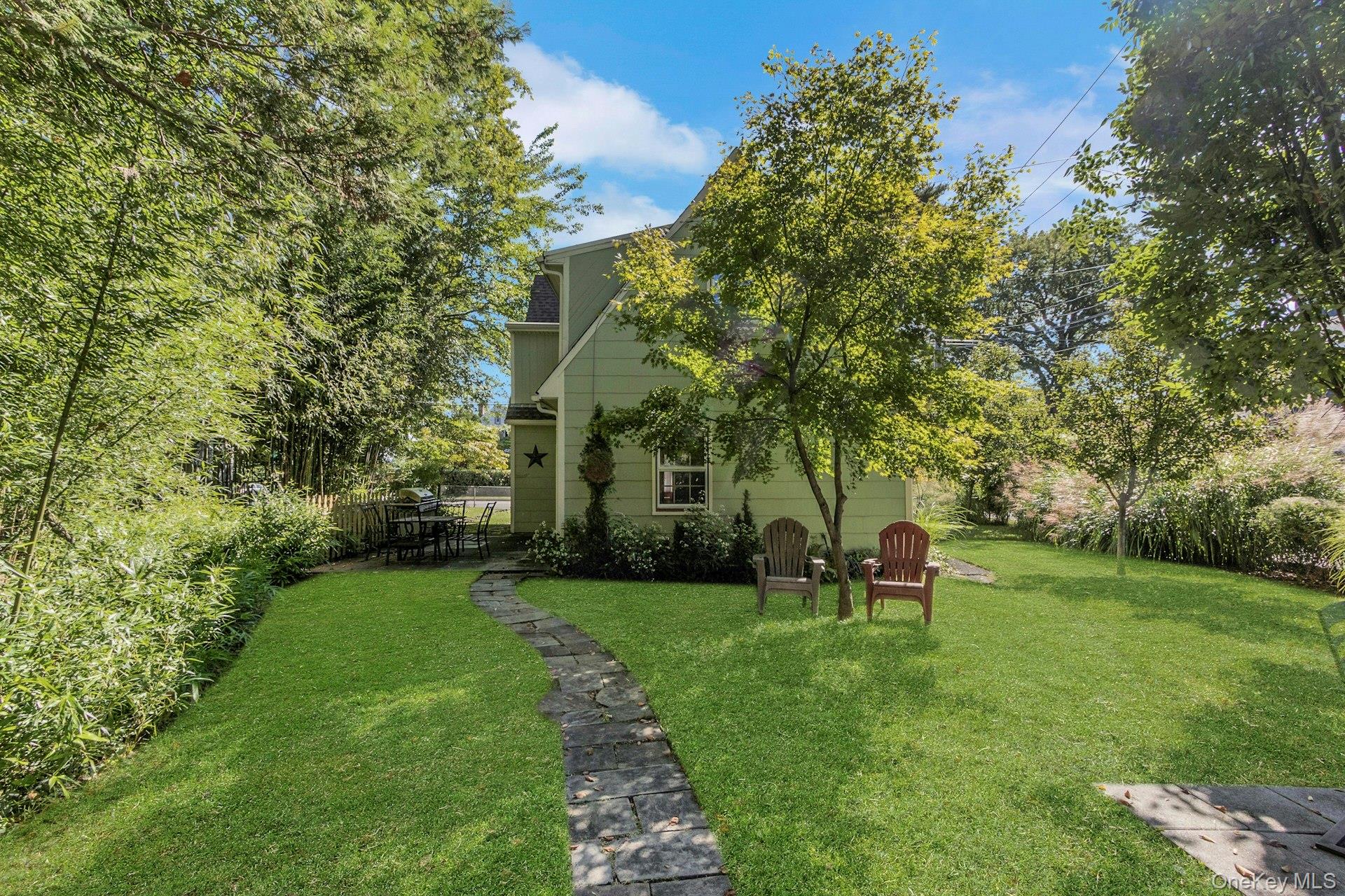 160 N Broadway – For Sale photo 2