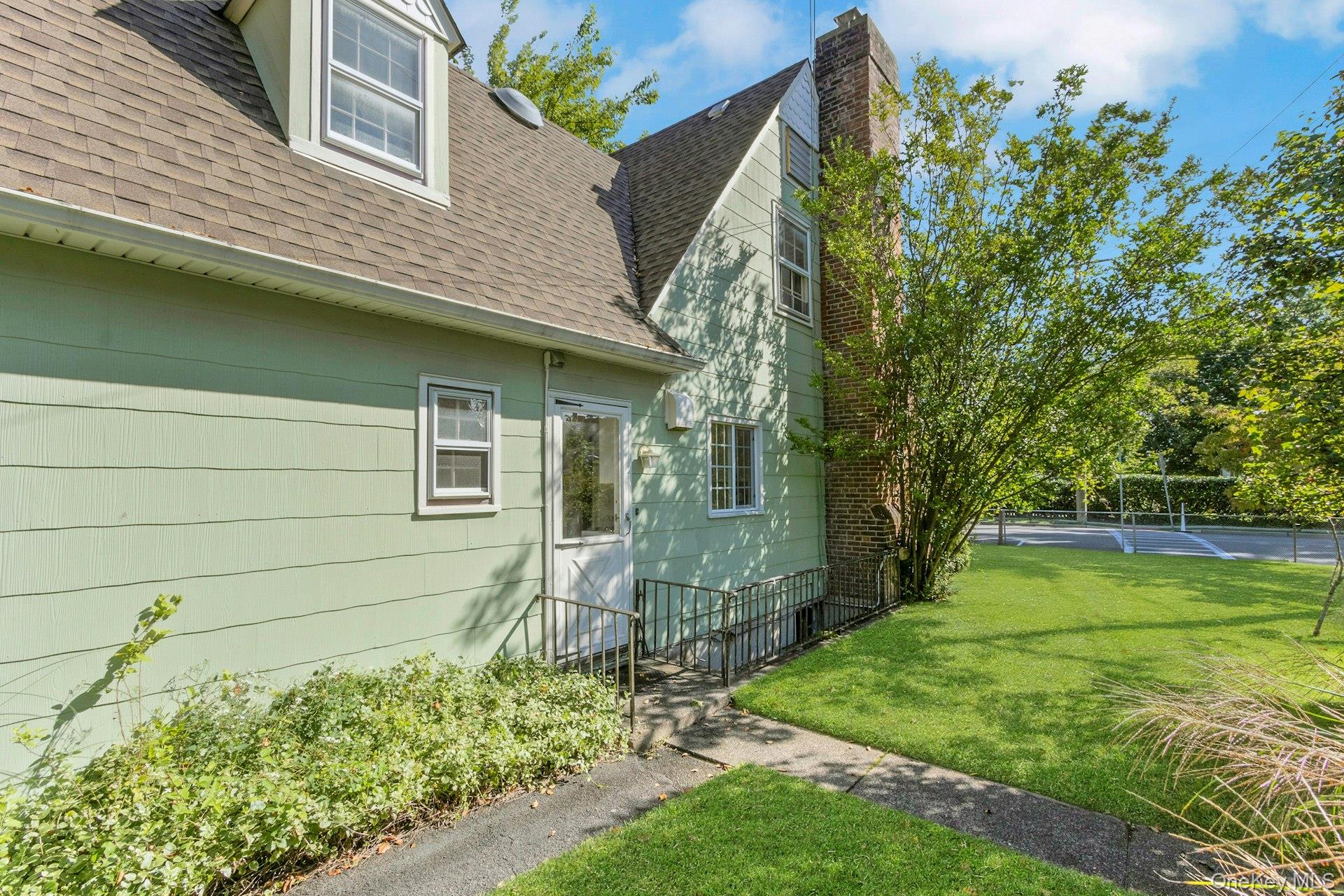 160 N Broadway – For Sale photo 26