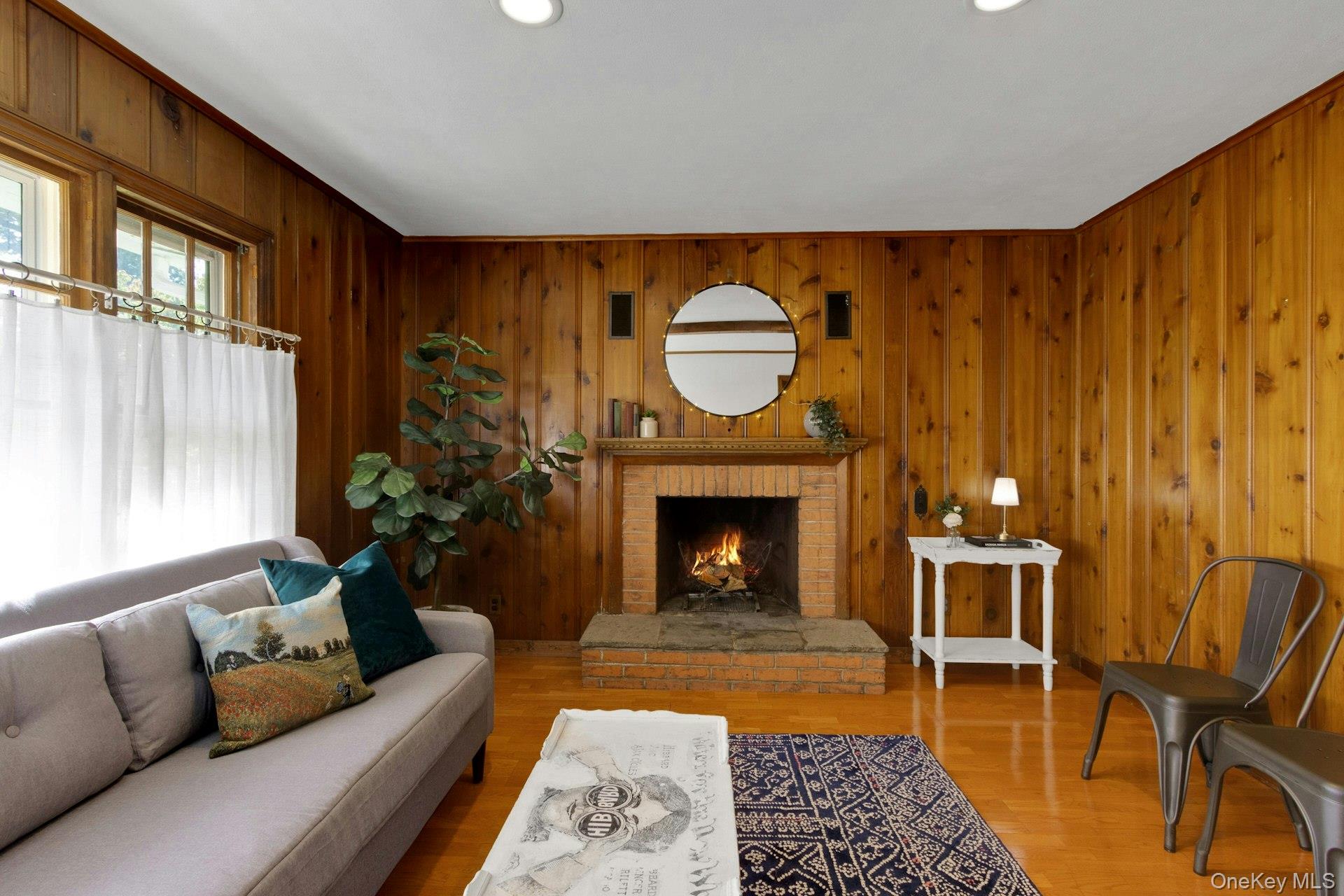 160 N Broadway – For Sale photo 6