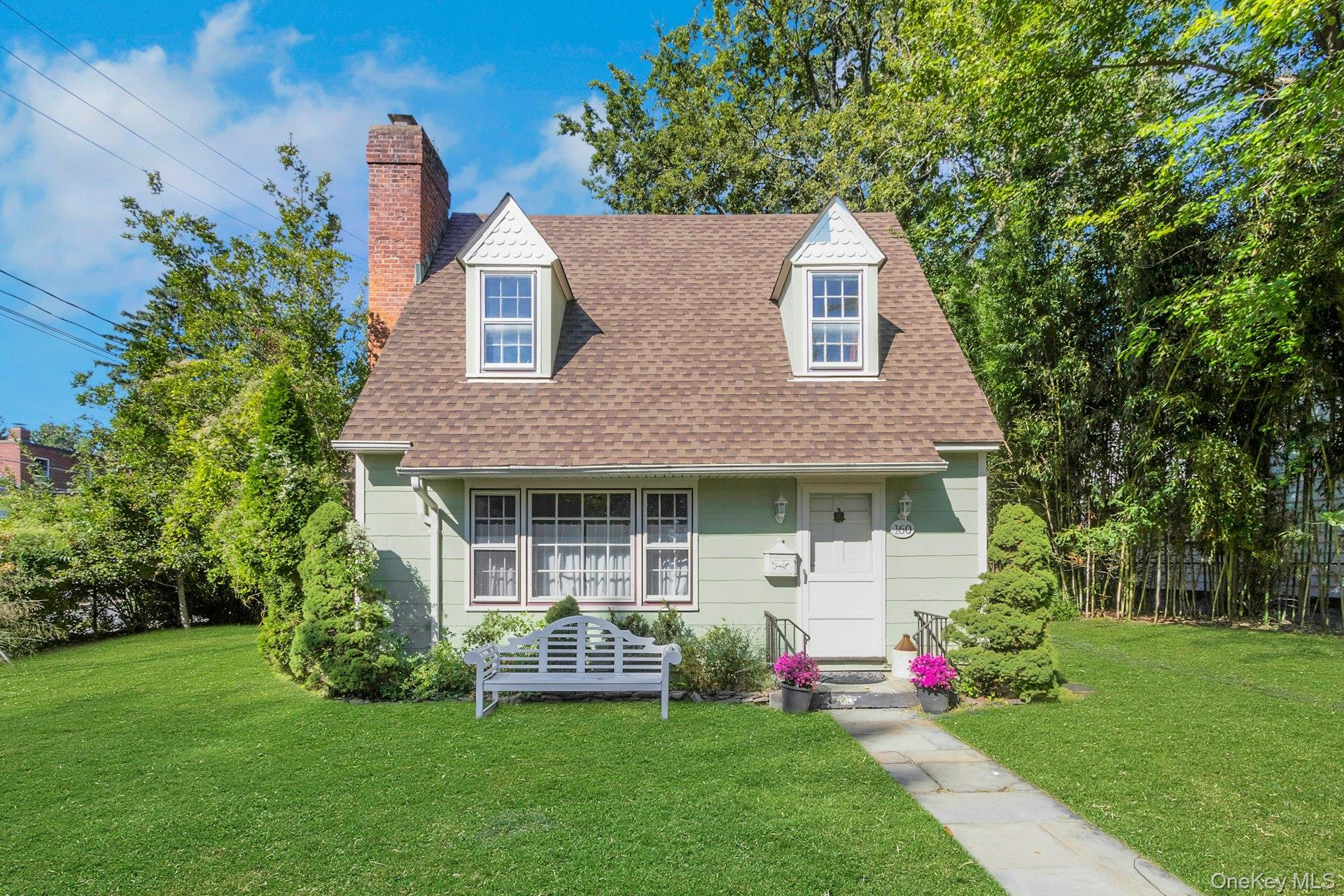 160 N Broadway – For Sale