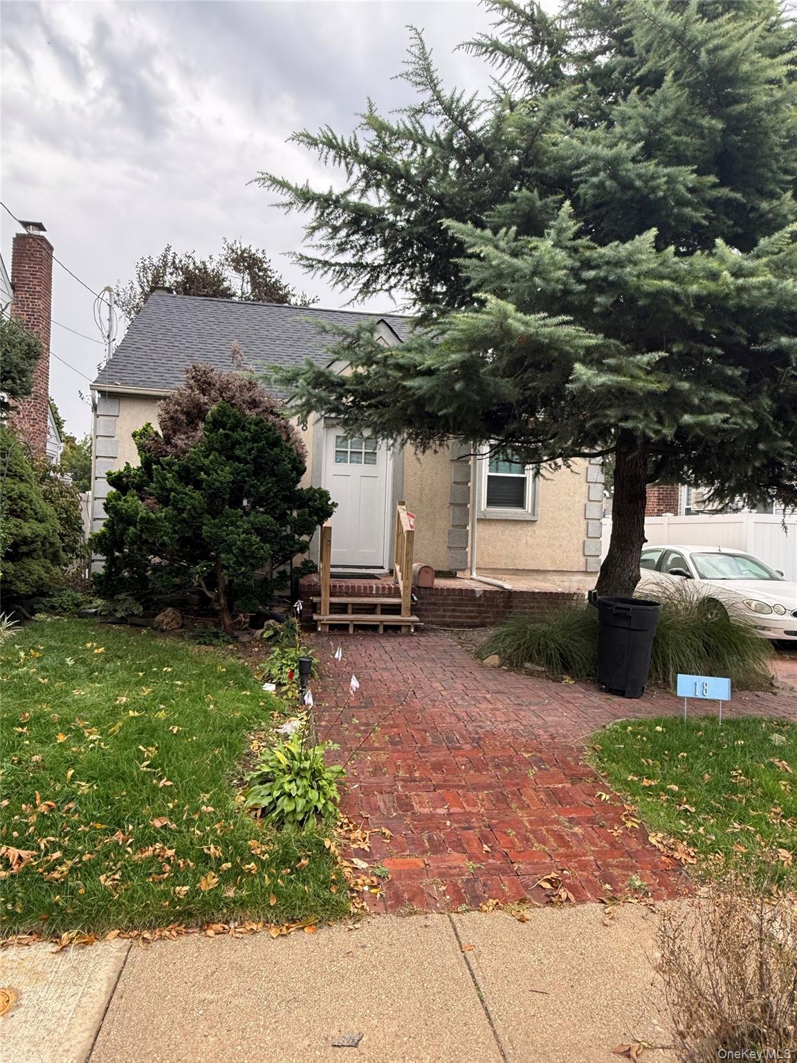 18 Grand Street – For Sale