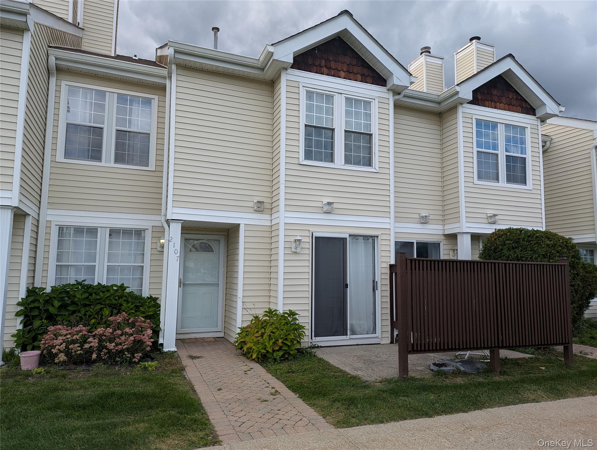 2107 Whispering Hills – For Sale