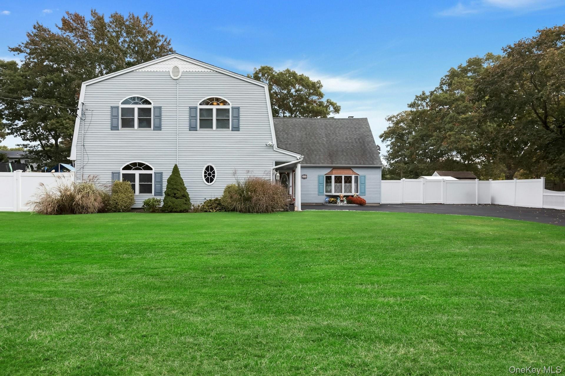 963 Sycamore Avenue – For Sale