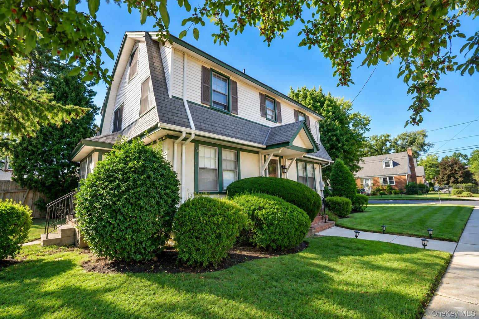 676 6th Avenue – For Sale