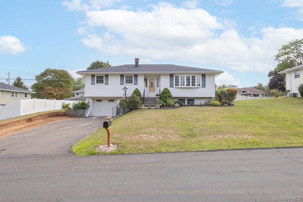 18 De Halve Maen Drive – For Sale