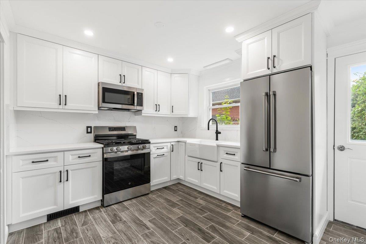 85 Franklin Avenue, Unit 1 photo 16