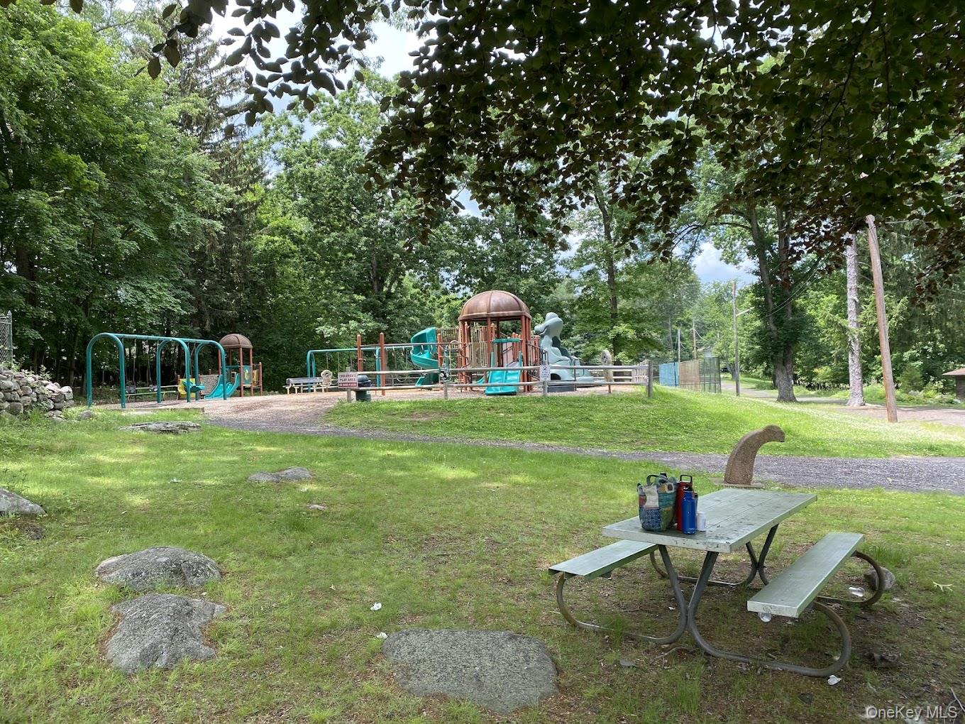16 Annette Lane – For Sale photo 42