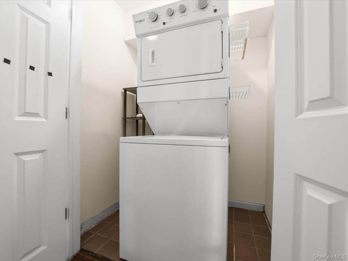 1 Patricia Lane, Unit 305 photo 18