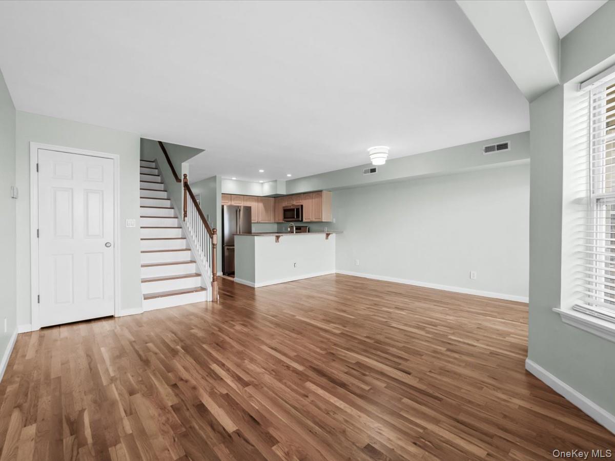 1 Patricia Lane, Unit 305 photo 4