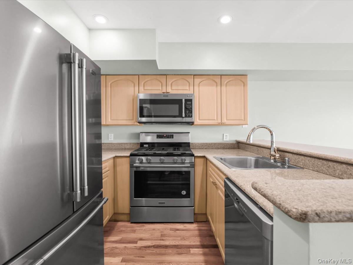 1 Patricia Lane, Unit 305 photo 11