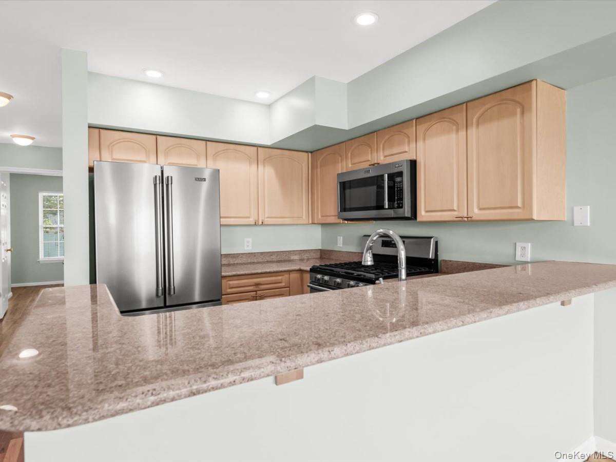 1 Patricia Lane, Unit 305 photo 10
