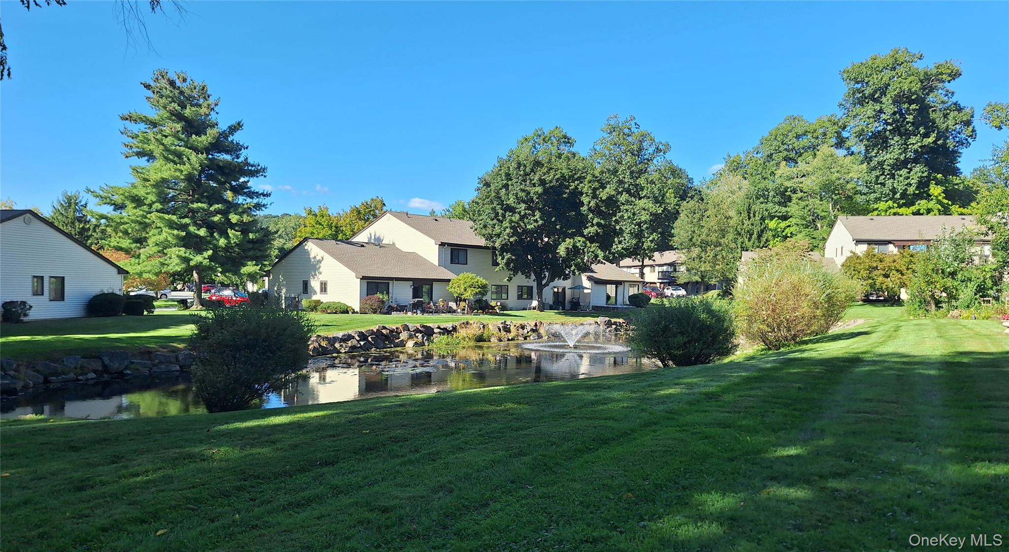 52 Jefferson Oval, Unit A photo 2